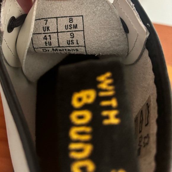 Dr. Martens 101 Yellow Stitch White Smooth Leather Ankle Boots Women’s 8 Men’s 7 - Picture 3 of 8